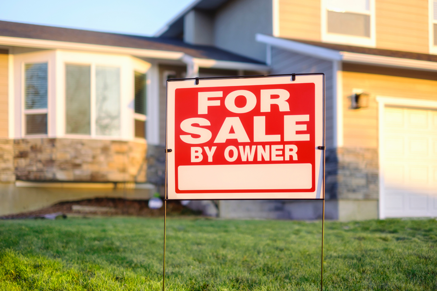 mal-and-joe-real-estate-yakima-wa-for-sale-by-owner-myths-yakima-real-estate-sign-in-front-yard.png