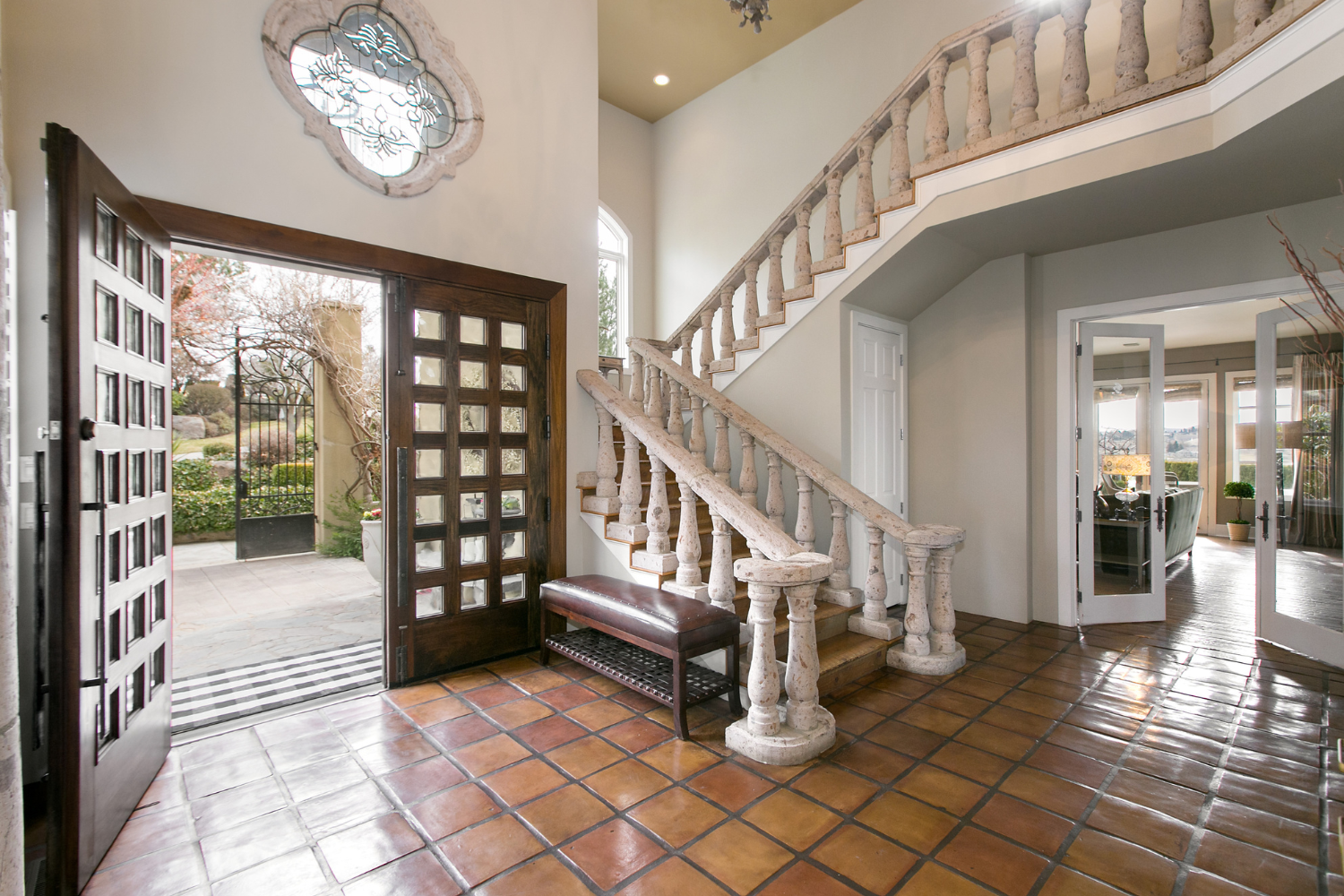 mal-and-joel-real-estate-yakima-wa-listing-your-home-traditional-staircase-and-grand-entry