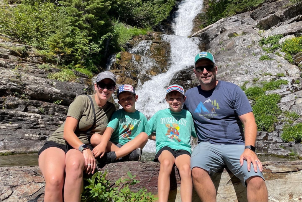 mal-and-joel-real-estate-family-friendly-activities-family-hiking-in-the-pacific-north-west